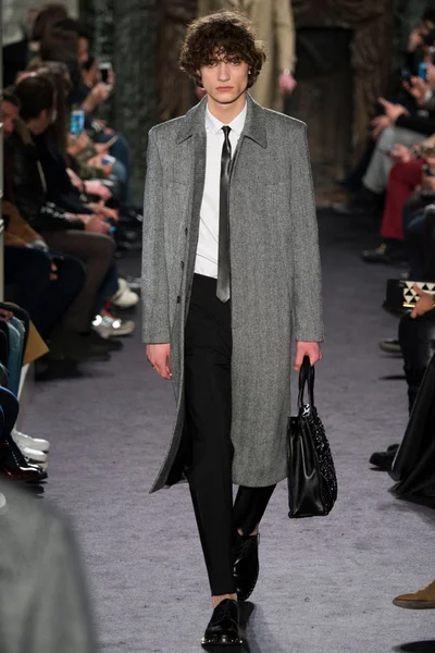 Look 10